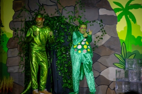 Wawa (Szymon Urbaniak) und Urmel (Lisa Wagener)