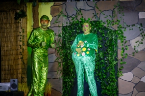 Wawa (Szymon Urbaniak) und Urmel (Lisa Wagener)