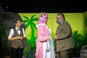 Der Professor (Gabi Weber), Wutz (Claudia Martens) und König Pumponell der 55. (Dr. Norbert Husfeld)